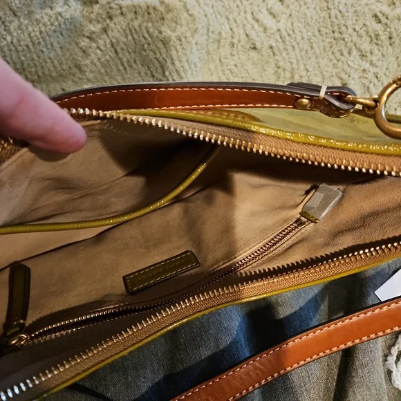 Tory Burch Mercer Patent Crescent Bag in 🍐 - Picture 7 of 10